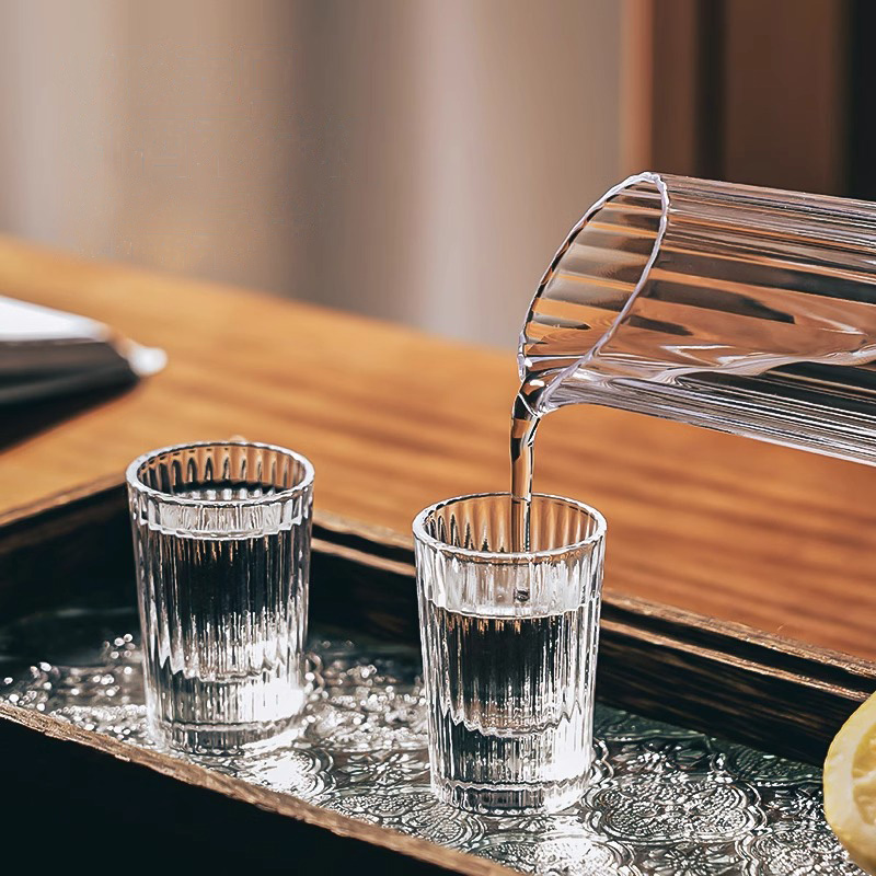ストライプの外国製ワイングラス,小容量の酒グラス,透明なブラ - Wine Beer Liquor のレビューと価格