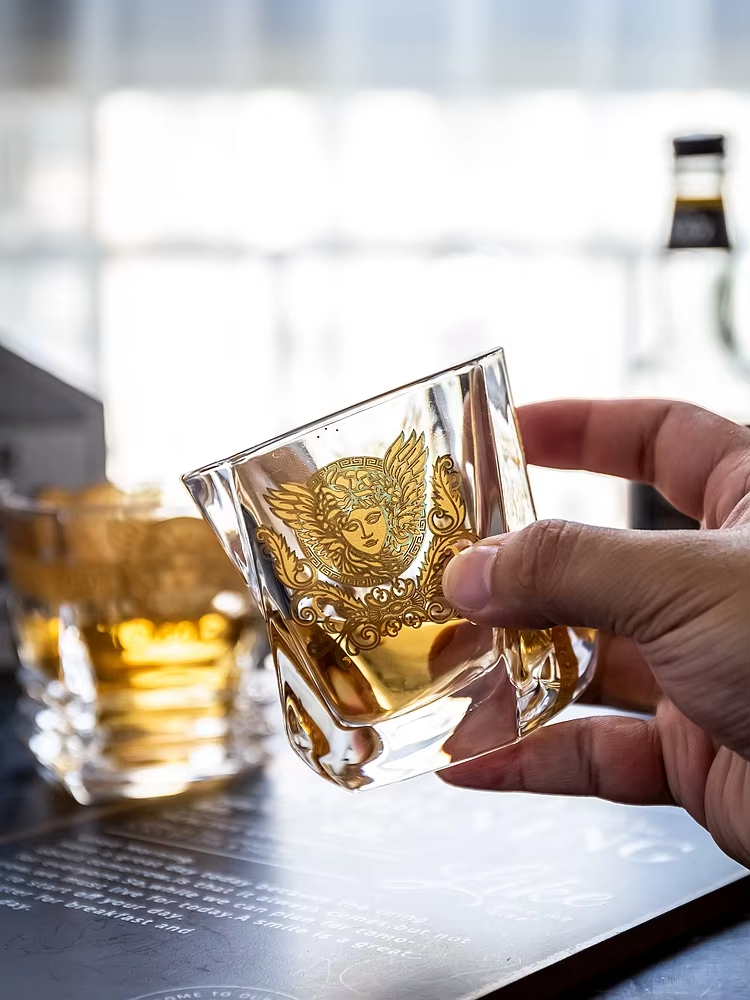 メデューサ ゴールドヘッド塗装ウイスキーグラス 多機能酒ワイ - Wine Beer Liquor のレビューと価格